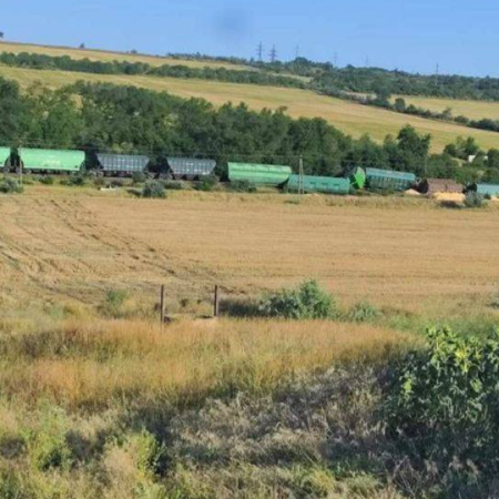 У Молдові шість вагонів із зерном, що їхали в Україну, відʼєдналися від потяга та зійшли з рейок