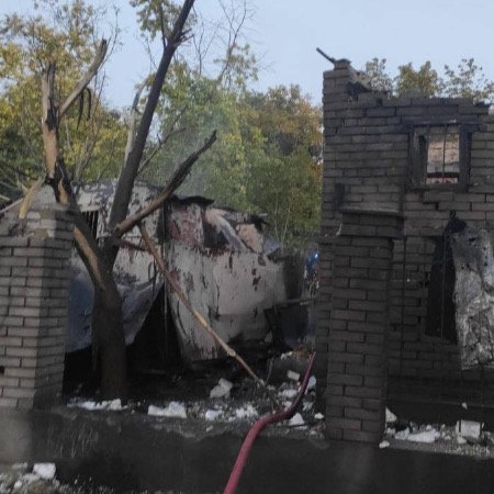 Russians shell a residential area in Zaporizhzhia