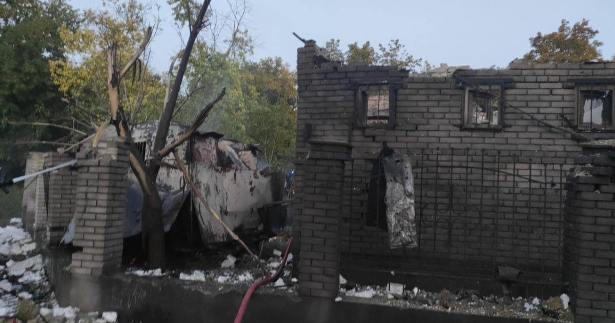 Russians shell a residential area in Zaporizhzhia