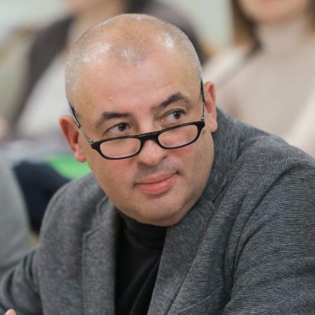 «Схеми»: Член ЦВК Юрій Буглак виїхав з України до повномасштабного вторгнення і з того часу не повертався