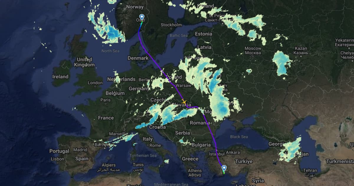 A passenger plane flying from Norway to Türkiye flew over Ukraine despite a flight ban