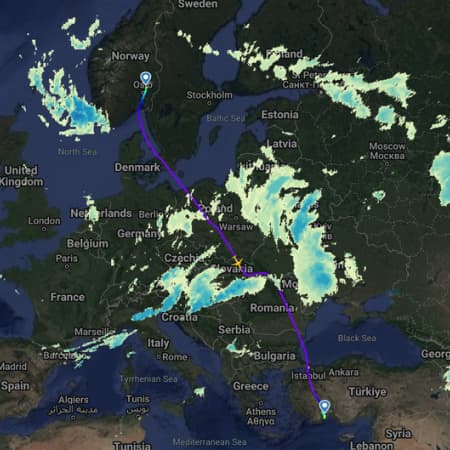 A passenger plane flying from Norway to Türkiye flew over Ukraine despite a flight ban