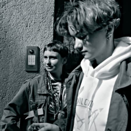 ЛГБТКІА+ українці, які виїхали у Польщу, Румунію та Словаччину почуваються в небезпеці, живуть закрито та соціалізуються вибірково