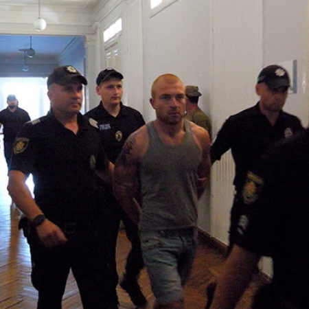 Суд відправив під варту одного із затриманих у справі вимагання коштів від військовослужбовців