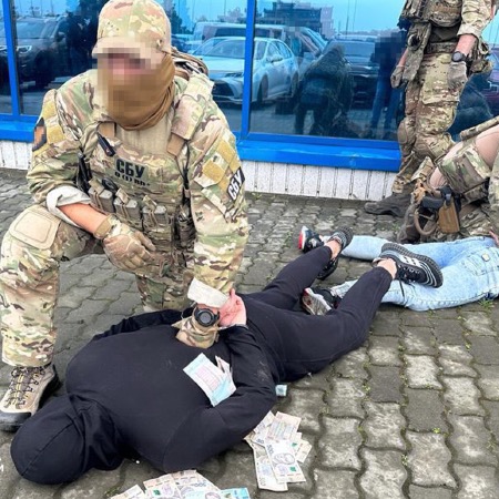 Правоохоронці затримали двох чоловіків, які вимагали гроші з демобілізованого військового
