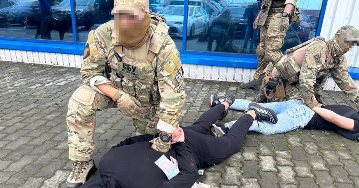 Правоохоронці затримали двох чоловіків, які вимагали гроші з демобілізованого військового