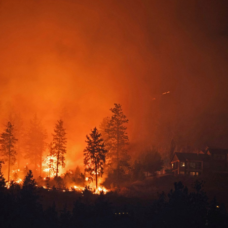 У західній провінції Канади посилилися лісові пожежі