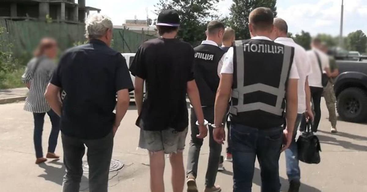У Києві поліція затримала чоловіка за підпал 12 автівок військовослужбовців