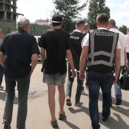 У Києві поліція затримала чоловіка за підпал 12 автівок військовослужбовців