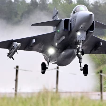Прем'єр Швеції Крістерссон: Швеція не має планів передати Україні винищувачі «JAS 39 Gripen»