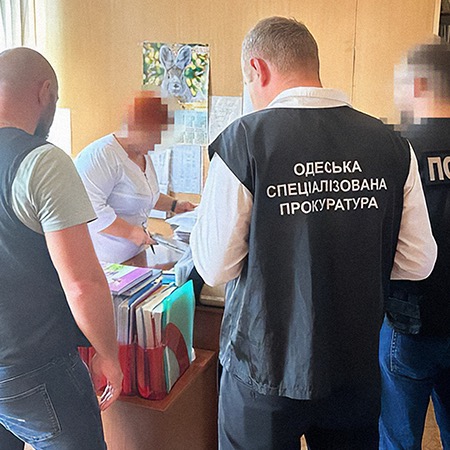 Правоохоронці проводять понад двісті обшуків у військкоматах у всіх регіонах країни