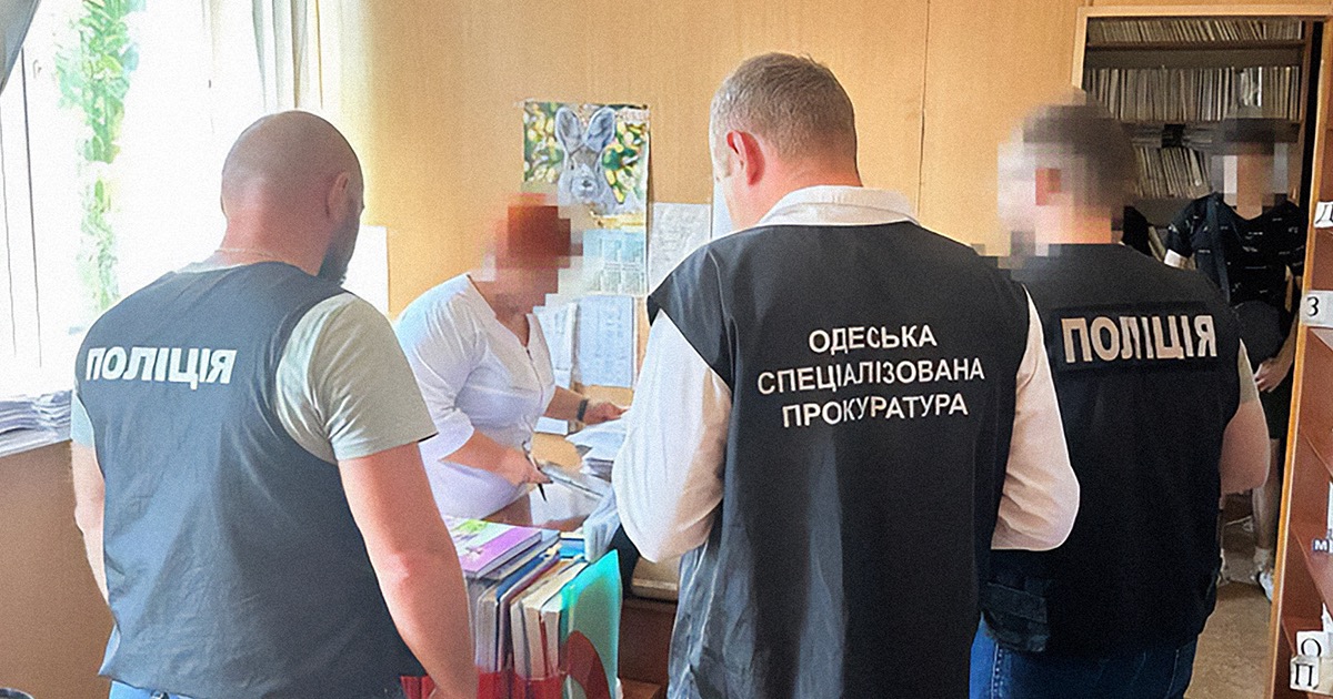 Правоохоронці проводять понад двісті обшуків у військкоматах у всіх регіонах країни
