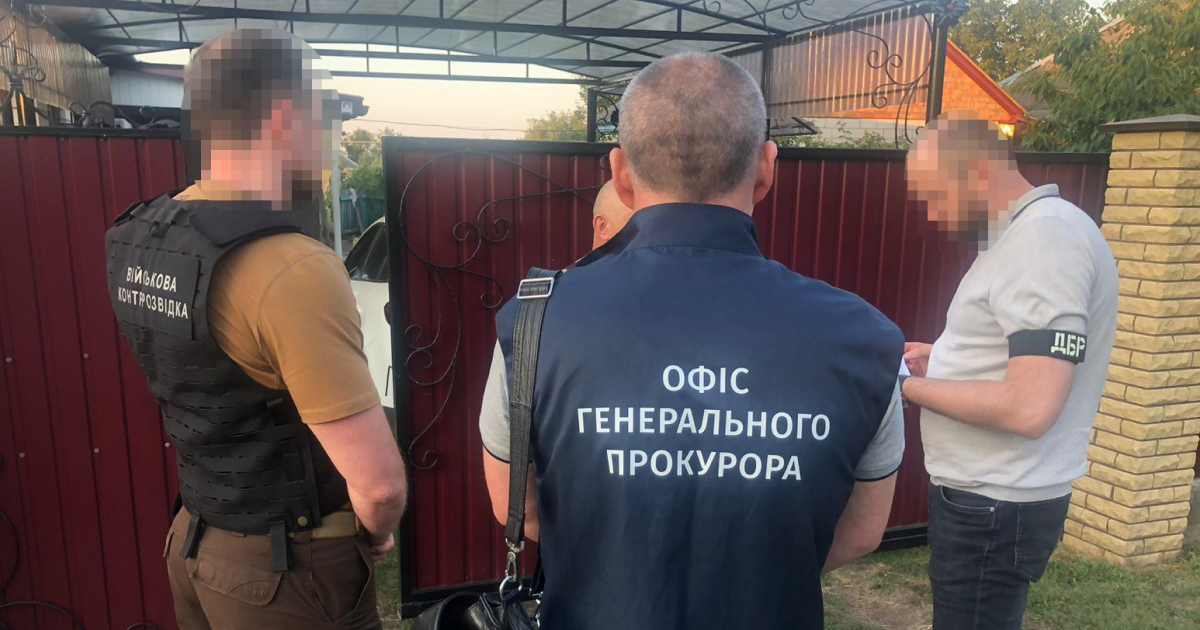 Посадовець та підприємець заволоділи 1,2 млн гривень, виділеними на ремонт військового містечка