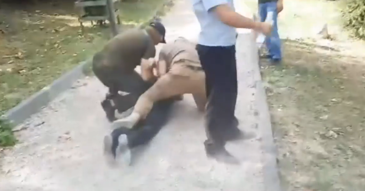 Russian security forces detain 23 Qırımtatarlar who came to the "court" building in defence of those detained earlier