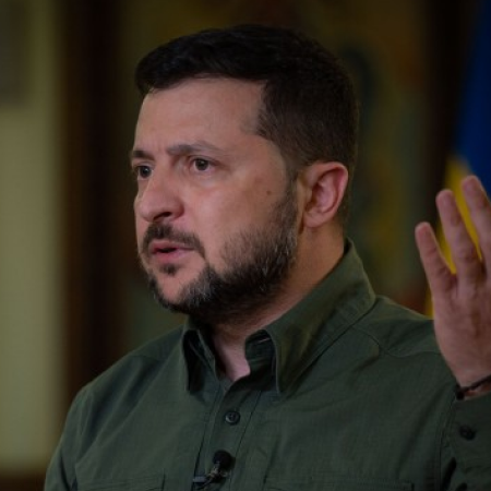 Прирівняти корупцію до держзради, мілітарний форум у жовтні, оборонно-промисловий комплекс та військова деокупація Криму — про що сказав Володимир Зеленський в інтервʼю