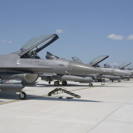 Румунія та Нідерланди погодили створення тренувального центру для пілотів F-16 і обслуговування цих літаків