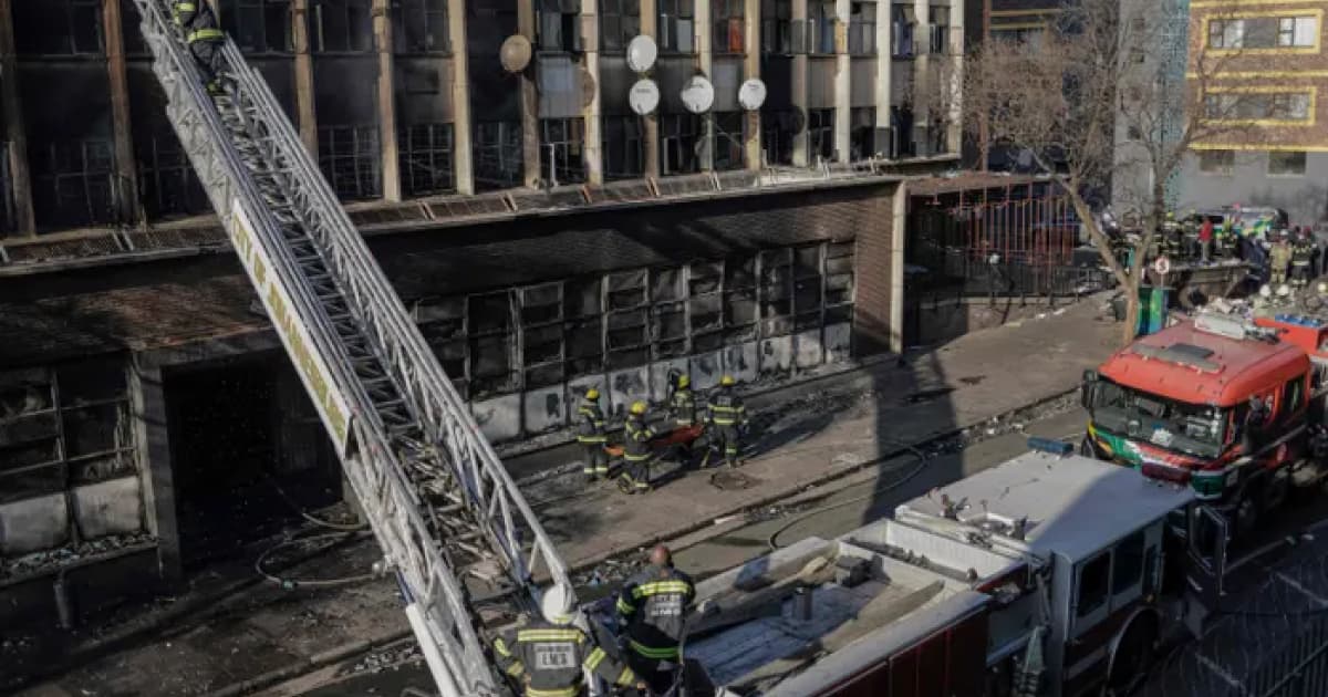 У Йоганнесбурзі в Південній Африці загинуло 73 людини в результаті пожежі, яка спалахнула в багатоповерховому будинку