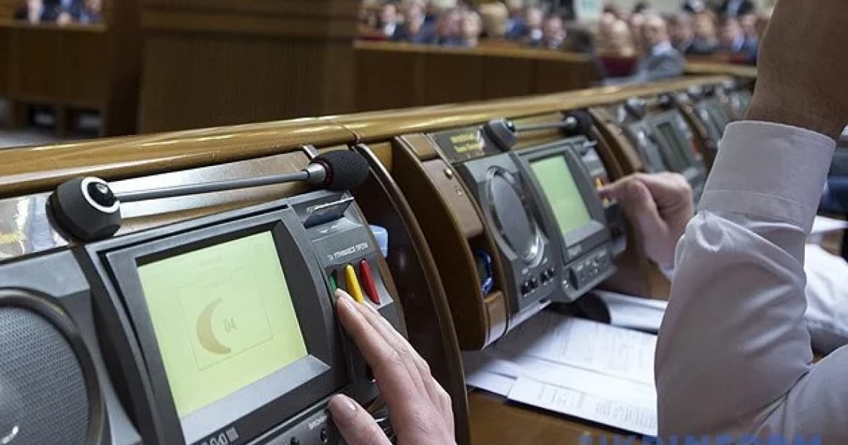 «Чесно»: 59 нардепів «зникли» із зали парламенту під час голосування за негайне відкриття реєстру електронних декларацій