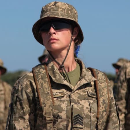 З 1 жовтня жінки, які мають медичну або фармацевтичну спеціальність, повинні стати на військовий облік