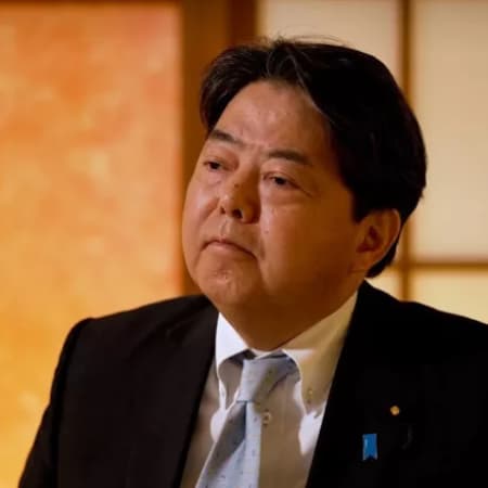 Міністр закордонних справ Японії прибув в Україну з неоголошеним візитом