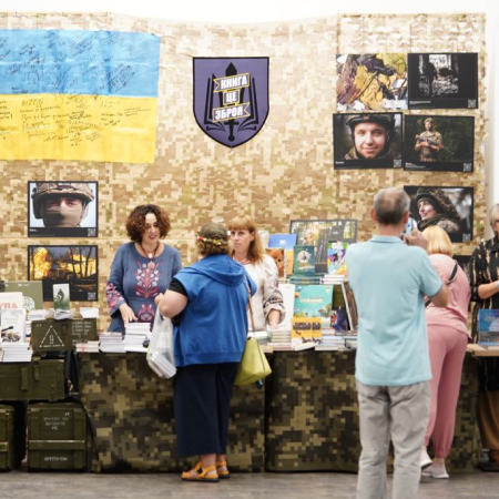 KyivBookFest зібрав понад 800 тисяч гривень на друк статутів та посібників для ЗСУ