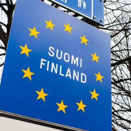 Фінляндія забороняє в'їзд в країну російських легкових автомобілів