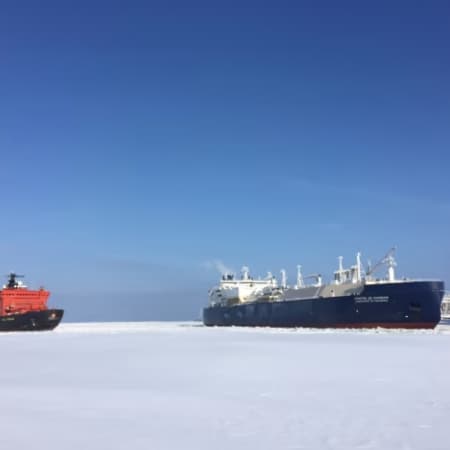 Russia allows unsupported oil tankers to sail the icy Northern Sea Route