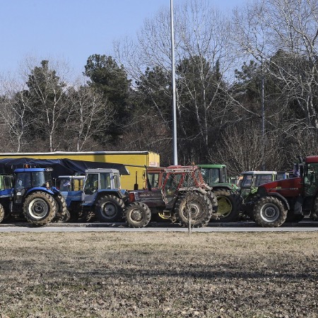 Farmers hold protests in Bulgaria over the decision to unblock exports of agricultural goods from Ukraine