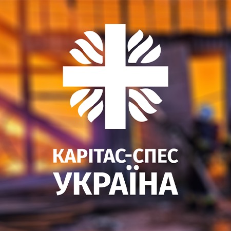 Внаслідок російської атаки по Львову зруйновано гуманітарний склад організації «Карітас-Спес»