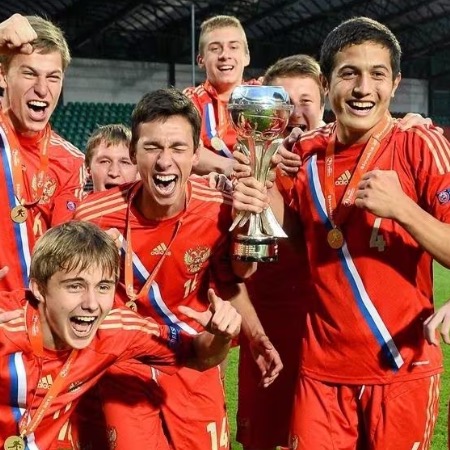 УЄФА дозволила російським командам віком до 17 років брати участь в офіційних міжнародних змаганнях