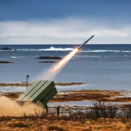 США в процесі закупівлі зенітно-ракетного комплексу NASAMS у компанії Raytheon для України
