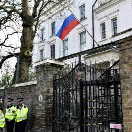 Британський парламентар Кріс Браянт закликав Ліз Трасс вислати усіх російських дипломатів із країни