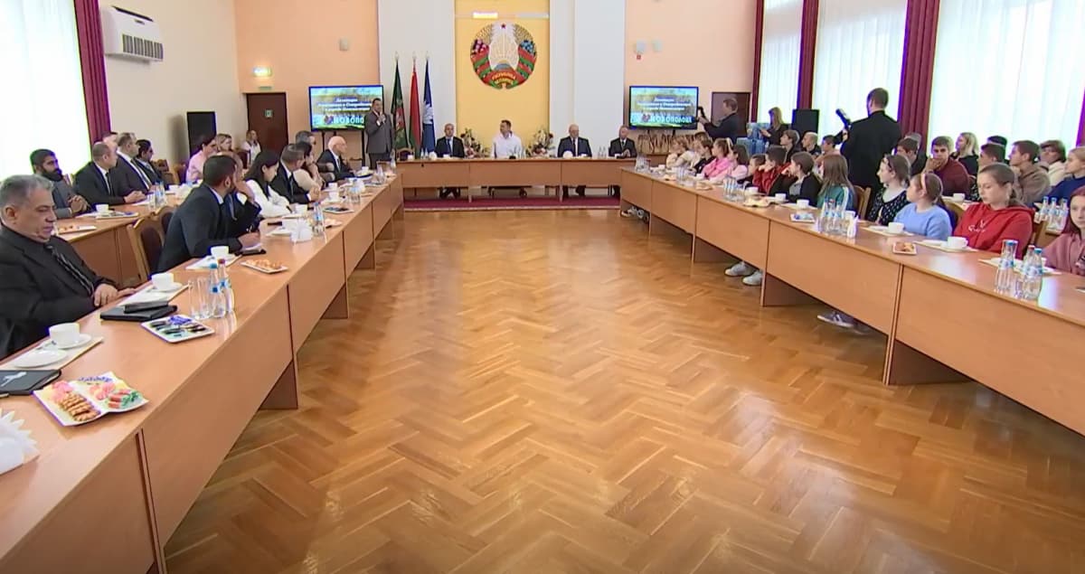 A meeting of foreign diplomats with Ukrainian deported children is held in Belarus
