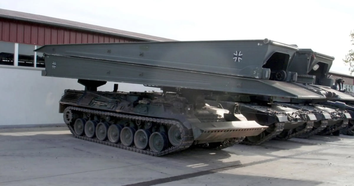 Німеччина готується передати Україні 16 броньованих мостових танків