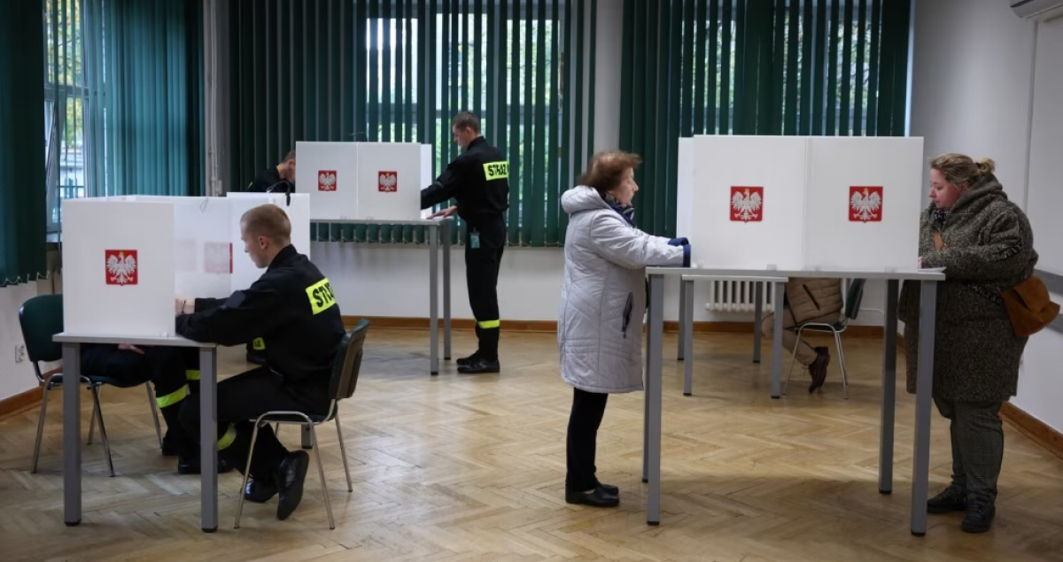Партія «Право і справедливість» лідирує за кількістю голосів на виборах у Польщі