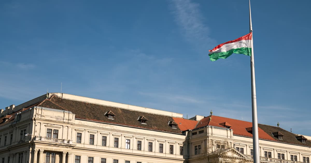 Угорщина знову блокує надання восьмого траншу допомоги від ЄС для України
