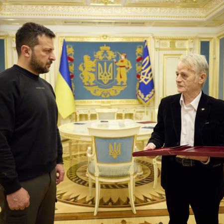 Volodymyr Zelenskyy awarded the title of Hero of Ukraine to the leader of the Crimean Tatar people Mustafa Cemilev