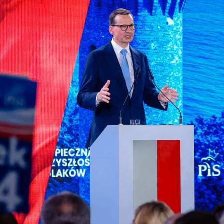 Polish Prime Minister Morawiecki presents his government. Why might it fail to win a vote of confidence in the Polish parliament?