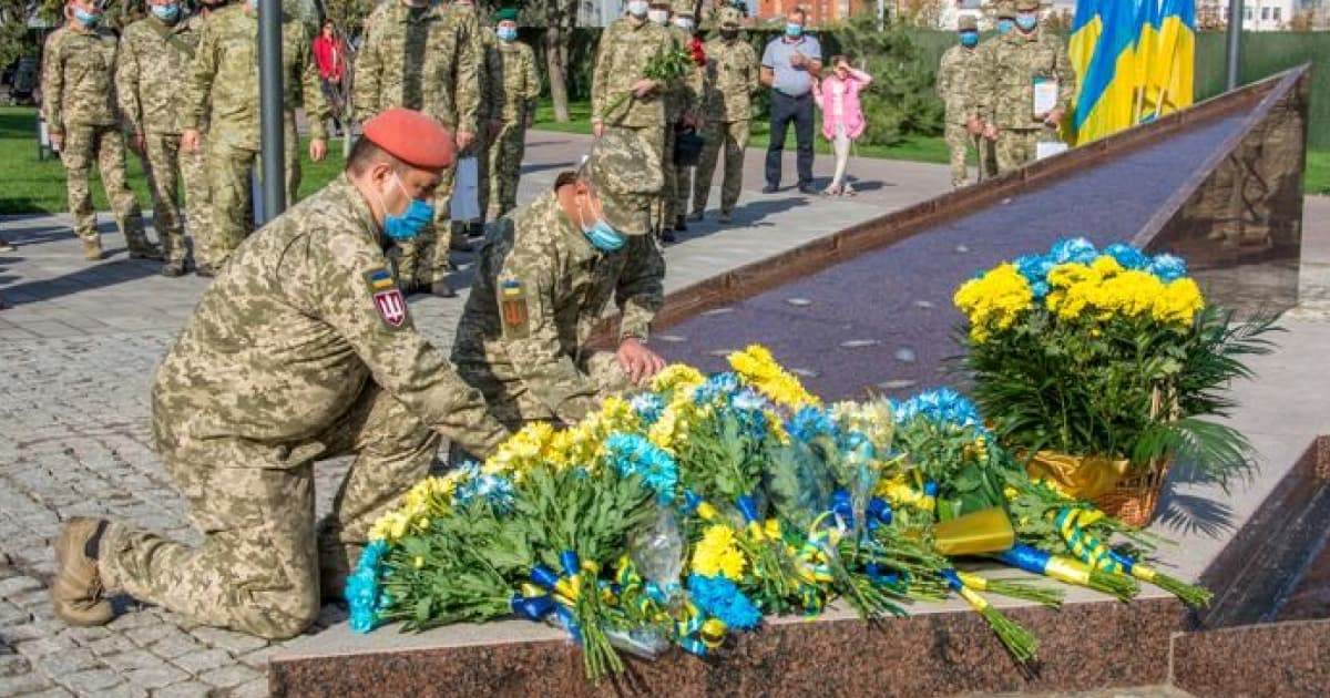 У Маріуполі росіяни демонтують меморіал пам’яті військовим маріупольцям, які загинули, захищаючи Україну