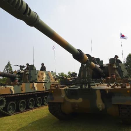 Польща придбає у Південної Кореї сотні танків та гаубиць, щоб частково замінити обладнання, передане Україні