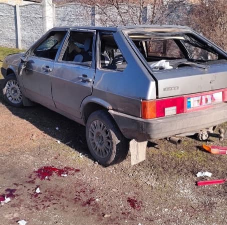 A Russian drone crashes into a civilian car in the Dnipropetrovsk region. Two people are in serious condition