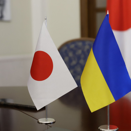 Японія передасть Україні фургони і безпілотні літальні апарати