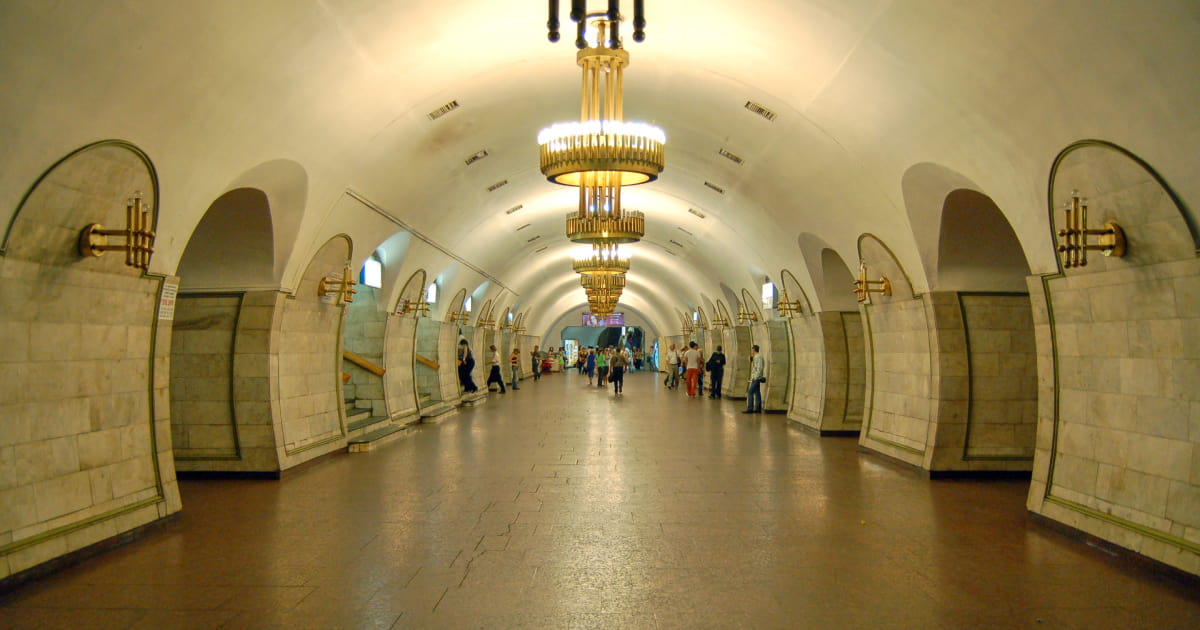 Невідомий розпилив сльозогінний газ у київському метро