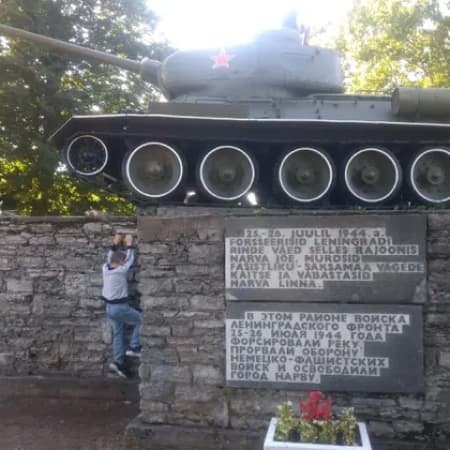 Уряд Естонії вирішив прибрати усі радянські памʼятники з публічного простору