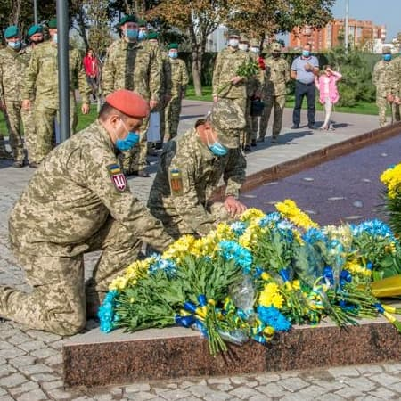 In Mariupol, the Russians are dismantling a memorial to Mariupol soldiers who died defending Ukraine