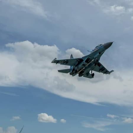 На півдні українські військові завдали 9 авіаударів по опорних пунктах росіян