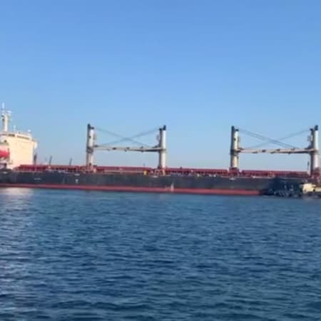 Чотири судна з продовольством вийшли з українських портів
