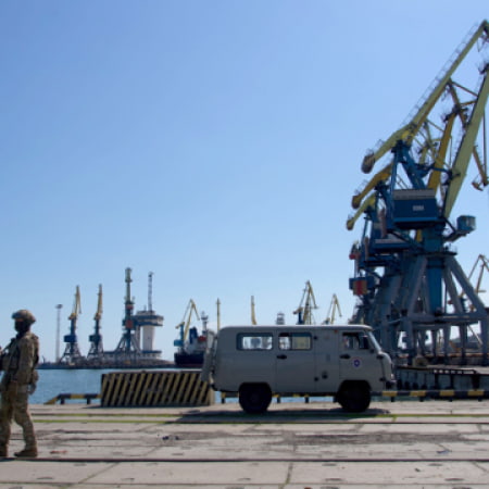 У Маріуполі росіяни намагаються відновити сполучення порту із Волновахою і використовувати його у військових цілях