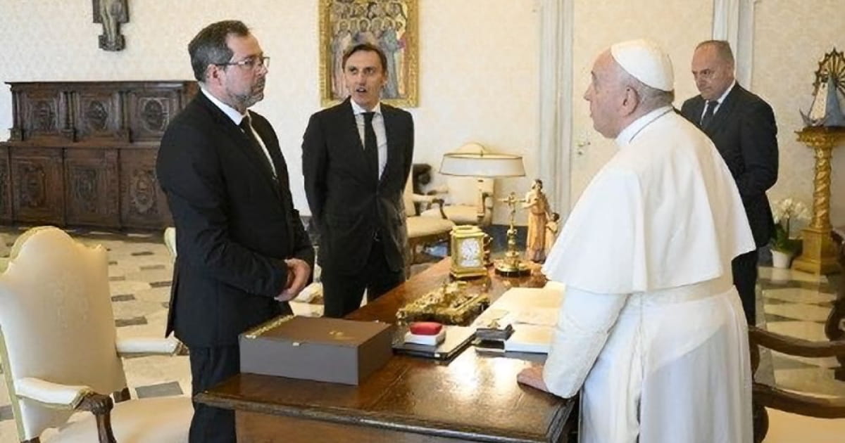 Папа Римський обговорив з послом України ймовірний візит до Києва
