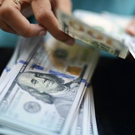 НБУ дозволив банкам продавати іноземну валюту юридичним особам і фізичним особам-підприємцям, що є резидентами України